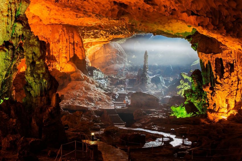 Пещера Хан Сунг Сот (Hang Sung Sot Cave)