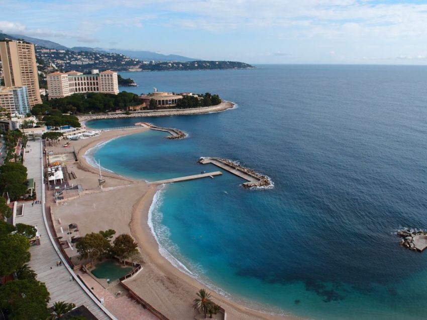 Пляж Ларвотто  в Монако (Larvotto Beach)